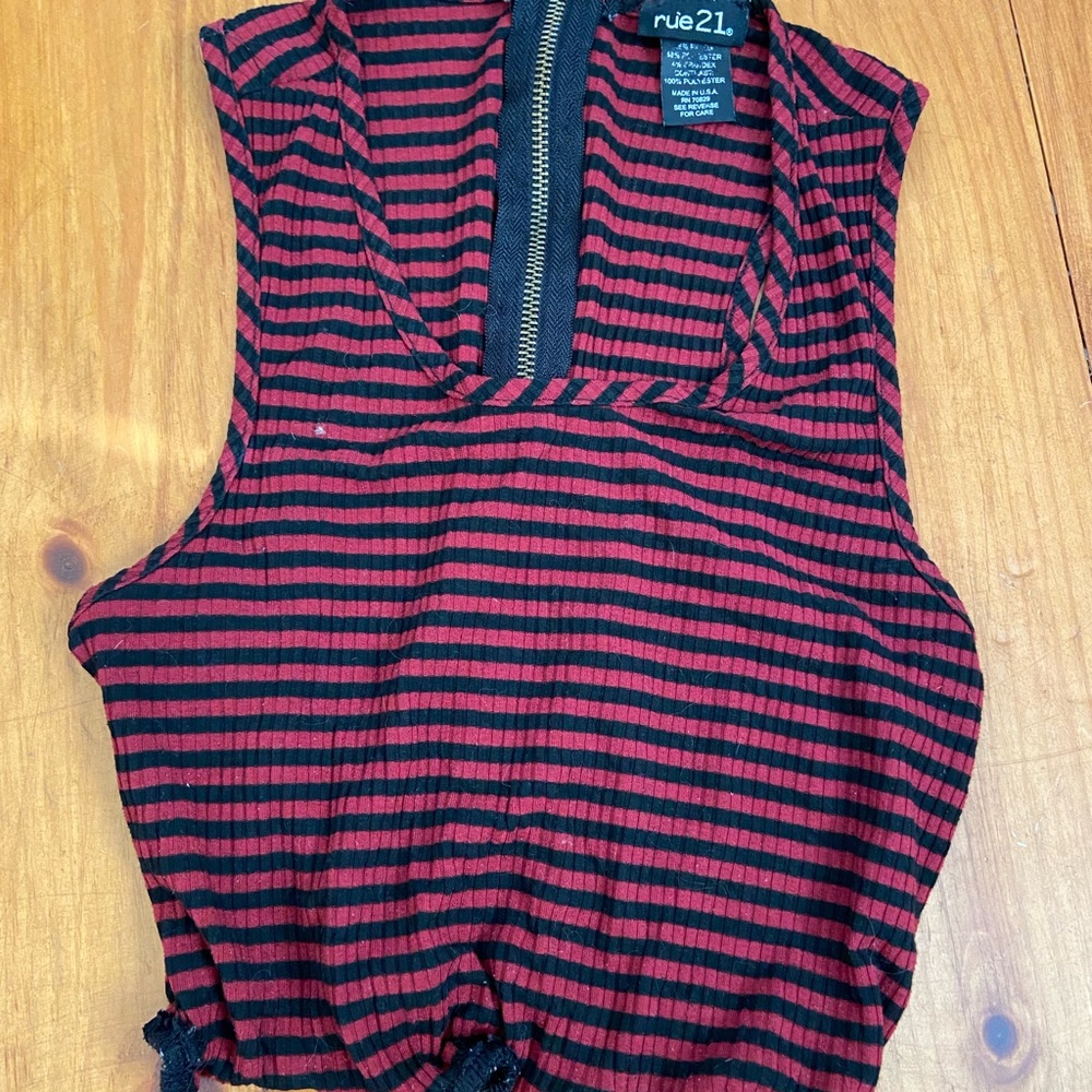 black and red cropped tank top